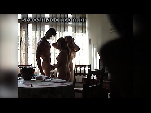 ❤️ यौन साथीहरूले एक विशाल मानिस र उहाँसँग थ्रीसमलाई निम्तो दिन्छन् ❤❌ गुदा अश्लील